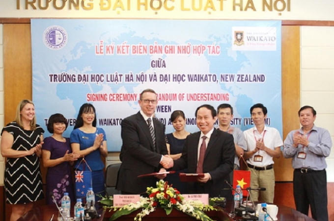 Đại học Luật Hà Nội và Đại học Waikato ký kết biên bản hợp tác.