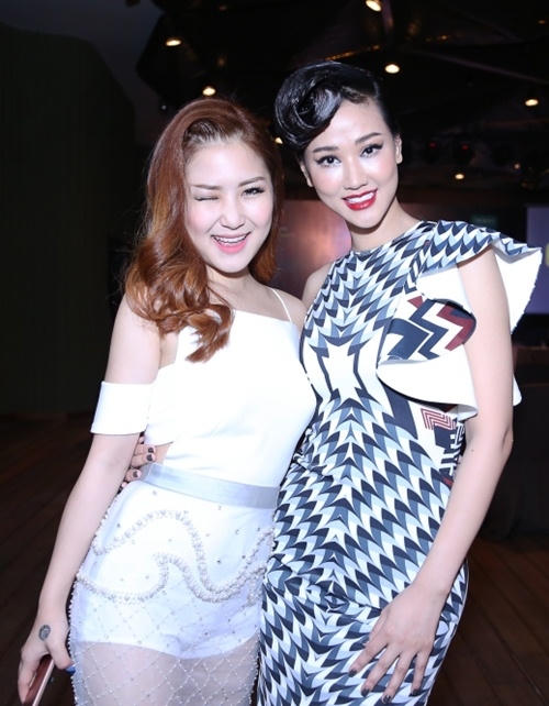 Maya thân thiết với Hương Tràm.