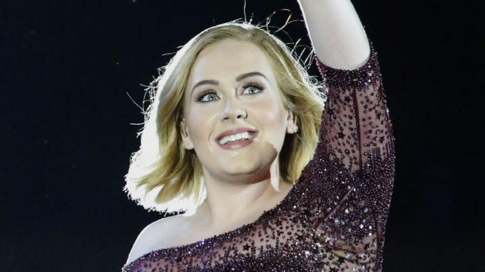 Năm 2017 là năm gặt hái được nhiều thành công và hạnh phúc của Adele. (Ảnh: BBC)
