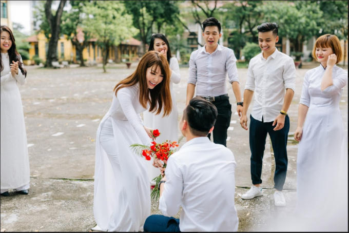 Á hậu Thụy Vân và MC Hạnh Phúc trong MV Phượng Hồng.