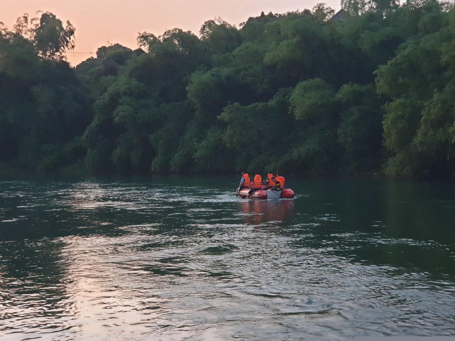 Hai cháu bị đuối nước