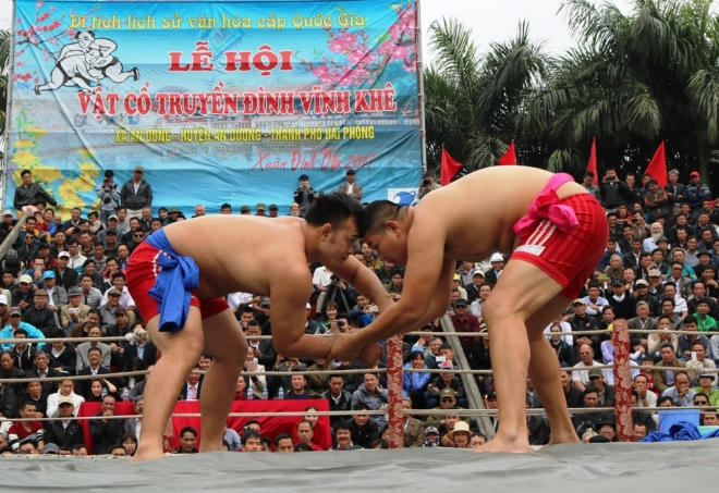 Hội vật Vĩnh Khê không tính điểm, không tính hạng cân nặng, không hạn chế thời gian thi đấu mà theo cách người xưa, đó là phải hạ đối thủ bằng cách 2 vai và 1 mông chạm đất trong vòng 3 giây hoặc 2 mông và 1 vai trong vòng 3 giây mới được công nhận chiến thắng.