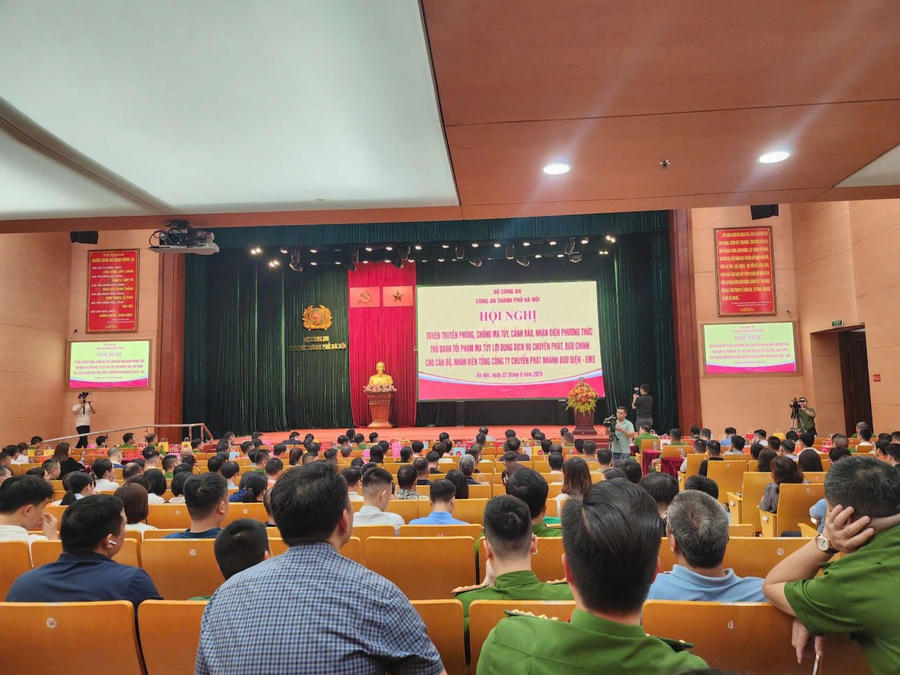 Toàn cảnh buổi hội nghị.