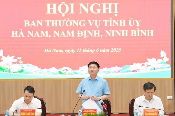 Ông Trương Quốc Huy, Bí thư Tỉnh ủy Hà Nam phát biểu tại hội nghị.