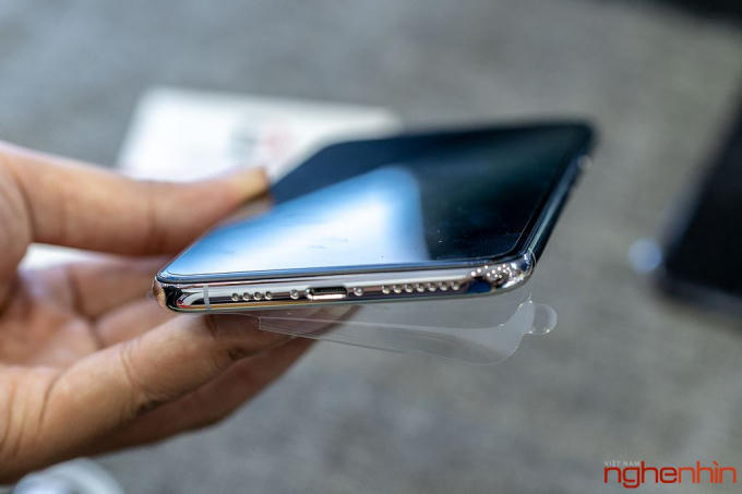 Cận cảnh iPhone XS Max 256GB đầu ti&ecirc;n tại Việt Nam