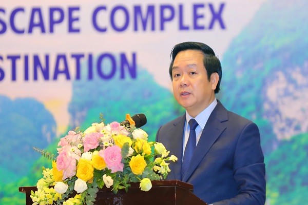 Ông Phạm Quang Ngọc, Phó Bí thư , Chủ tịch UBND tỉnh Ninh Bình phát biểu chào mừng Hội thảo.