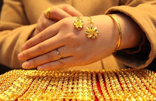 Giá vàng ngày Mùng 1 Tết Giáp Thìn giảm mạnh