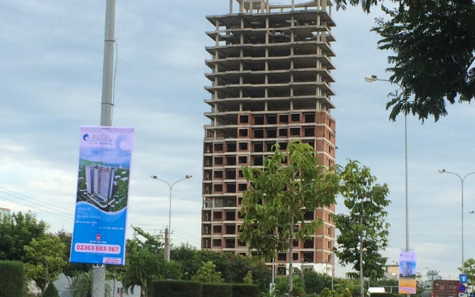 Điều đáng nói là cuối tháng 7/2017, sổ đỏ dự án The Summit Sơn Trà vẫn nằm tại Ngân hàng TMCP Công Thương Việt Nam (Vietinbank) chi nhánh Đà Nẵng. Tính đến tháng 1/2016, nhà đầu tư đang nợ cả số tiền gốc và lãi Ngân hàng Vietinbank chi nhánh Đà Nẵng và chi nhánh Nam Thừa Thiên - Huế khoảng 100 tỷ đồng mà chưa chi trả.