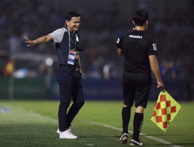 HLV Kiatisuk không muốn gây áp lực với Công Phượng sau 4 trận