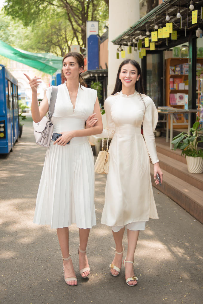 Hoa hậu Phương Kh&aacute;nh bất ngờ trở th&agrave;nh &ldquo;hướng dẫn vi&ecirc;n du lịch&rdquo; sau h&agrave;ng loạt l&ugrave;m x&ugrave;m bủa v&acirc;y