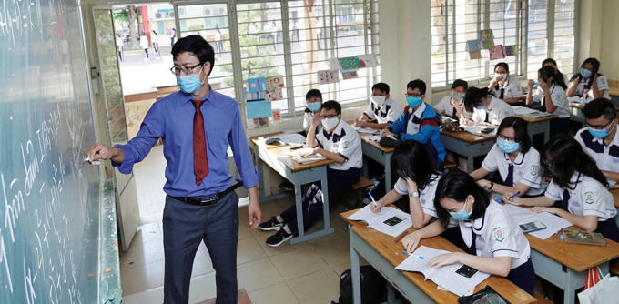 giao-vien-anh-bia-chinh_ibch