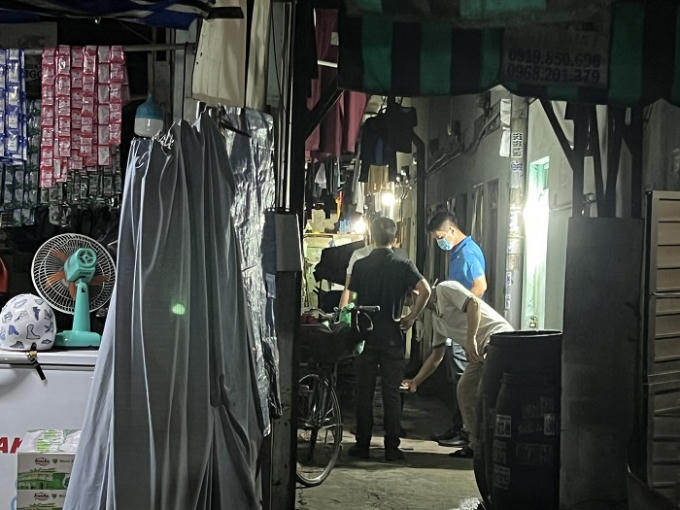 Công an khám nghiệm hiện trường