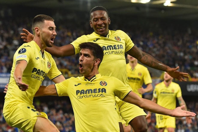 Cầu thủ Villarreal ăn mừng bàn gỡ hòa 1-1.
