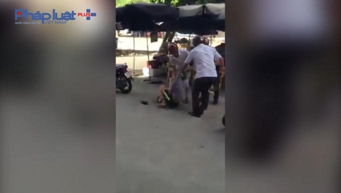 C&aacute;c c&aacute;n bộ truy bắt đối tượng được cho l&agrave; trốn trại tại chợ Đồng Quang, TP Th&aacute;i Nguy&ecirc;n.