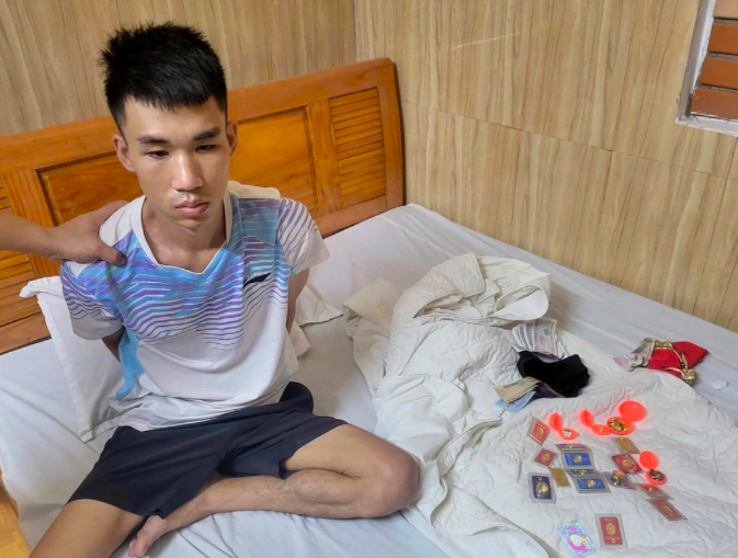 Đối tượng Nguyễn Văn Đông vừa bị công an bắt khẩn cấp (Ảnh: Công an cung cấp).