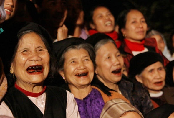 Ăn trầu giờ chỉ còn ở những phụ nữ cao tuổi ở vùng nông thôn.