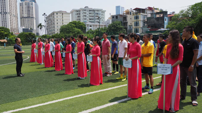  Lễ bế mạc diễn ra tại sân bóng 112 Chùa Láng, Đống Đa, Hà Nội.