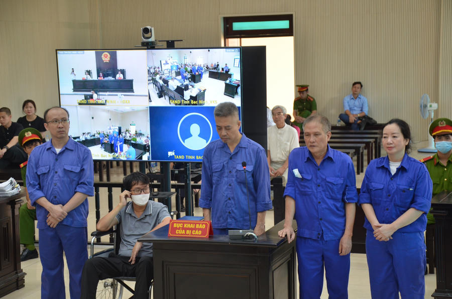 5 bị cáo nguyên là lãnh đạo Công ty CP đầu tư và phát triển nhà và xây dựng Tây Hồ.