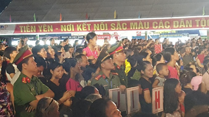 Lực lượng an ninh được bố trí dày đặc nhằm đảm bảo an ninh trật tự cho sự kiện quan trọng.