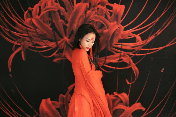 Bà xã ca sĩ Việt Hoàn gây sốt khi cover nhạc phim “Tam sinh tam thế thập lý đào hoa”