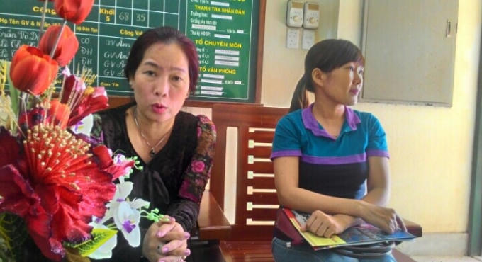 Bà Nguyễn Thị Thanh Loan - Hiệu trưởng Trường Mầm non Thủy Vân (bên trái) và Bà  Nguyễn Thị Lệ Giang  - Hiệu phó trao đổi với phóng viên.