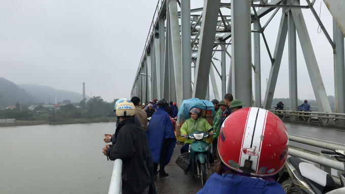 Cầu Bến Thủy 1 nơi người phụ nữ gieo mình xuống sông tự vẫn.
