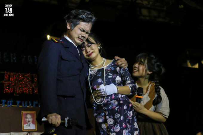 Sau hơn 30 năm thất lạc, cuối cùng Madam đã tìm lại được người cha của mình, không ai khác đó chính là bác trưởng tàu.