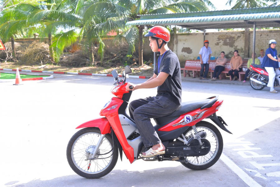 Người dân tham gia kỳ thi sát hạch GPLX hài lòng về cách tổ chức, tinh thần phục vụ và sự hỗ trợ chu đáo trong suốt quá trình dự thi.