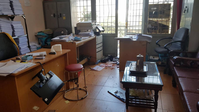 Hiện trường vụ đập phá Văn phòng công chứng.