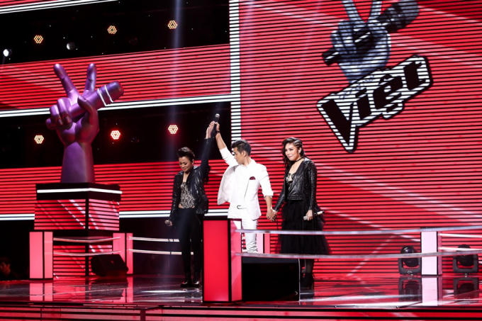 Tập 7 Giọng hát Việt: Cặp đôi cô dâu ôm nhau bật khóc nức nở sau phần trình diễn