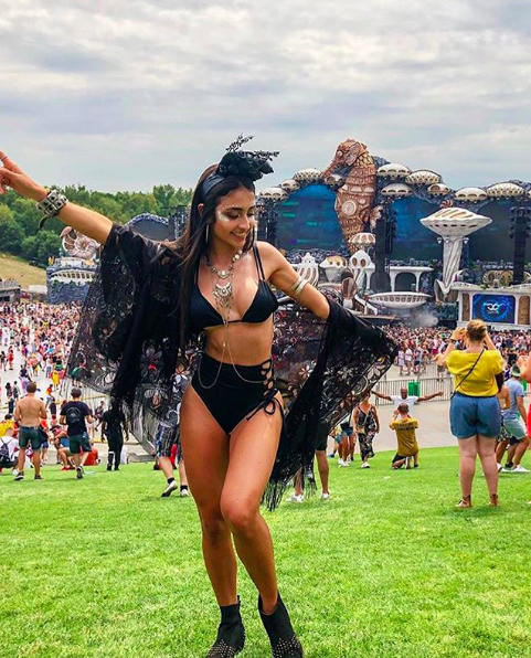 Ngắm nhìn dàn hotgirl đến từ khắp nơi trên thế giới đang hội tụ về Tomorrowland 2018