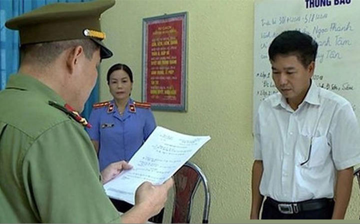 Phó Giám đốc Sở GD-ĐT Sơn La Trần Xuân Yến lúc bị bắt.