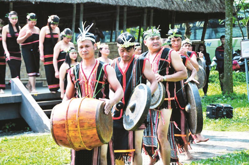 Nam thanh nữ tú Giẻ Triêng vui xuân