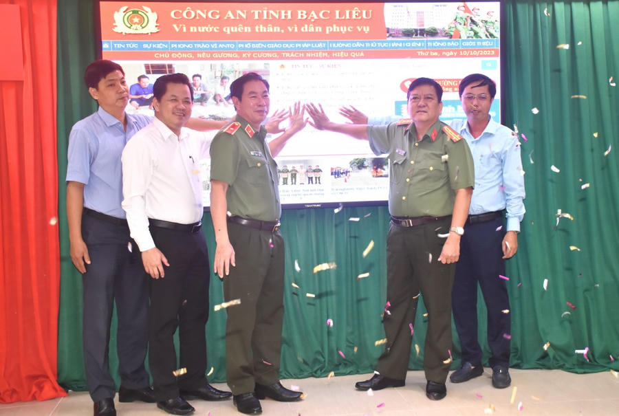 Công an Bạc Liêu phối hợp với Cục Công nghệ thông tin Bộ Công an, Sở Thông tin và Truyền thông tiến hành các biện pháp bảo đảm an ninh, an toàn thông tin trên Trang thông tin điện tử Công an tỉnh.