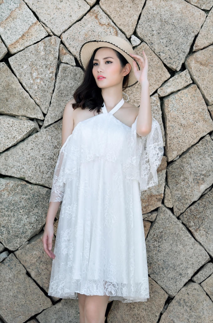 Không chỉ diện đi biển, tất cả những mẫu thiết kế này đều có thể sử dụng để mặc khi đi dạo phố, café tám chuyện với bạn bè,… Bởi thiết kế tôn lên vẻ đẹp hình thể của người phụ nữ nhưng không hở hang quá đà. Tông màu sáng, họa tiết bắt mắt cùng chất liệu thấm hút tốt sẽ mang lại cho bạn cảm giác thật thoải mái và nhẹ nhàng.