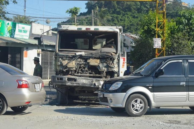 Cận cảnh xe ben &ldquo;đi&ecirc;n&rdquo; g&acirc;y tai nạn li&ecirc;n ho&agrave;n rồi đ&acirc;m nh&agrave; d&acirc;n