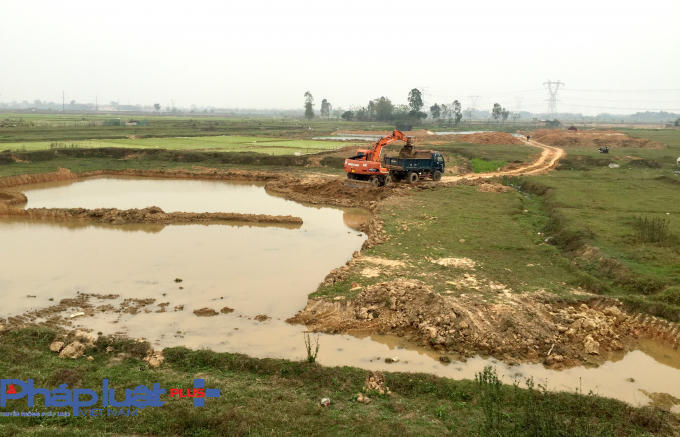 Đất nông nghiệp tại xã Xuân Thu, huyện Sóc Sơn, TP Hà Nội đang bị những đối tượng ngang nhiên khai thác trái phép.