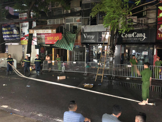 Thông tin từ cơ quan chức năng, vụ cháy không gây thiệt hại về người, tuy nhiên nhiều ngôi nhà và tài sản bị thiêu rụi hoàn toàn.