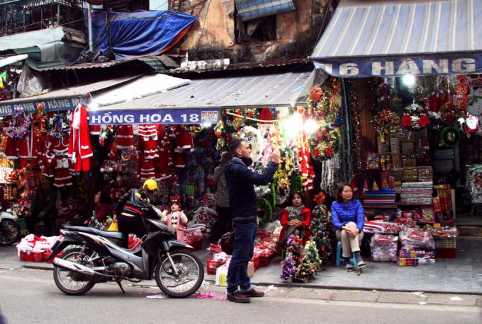 Buôn có bạn, bán có phường ở khu phố cổ Hà Nội (Ảnh Internet).