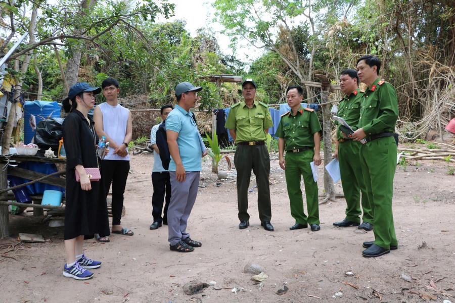 Đại tá Nguyễn Nhật Trường – Phó Giám đốc Công an tỉnh Kiên Giang, Trưởng đoàn công tác kiểm tra công tác PCCC rừng tại khu nghỉ dưỡng Gầm Ghì La Varenda (An Thới).