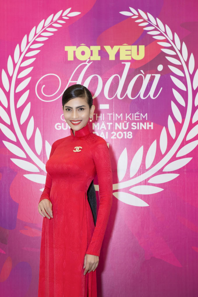 Trương Thị May diện áo dài nền nã, tìm kiếm Gương mặt Nữ sinh áo dài 2018