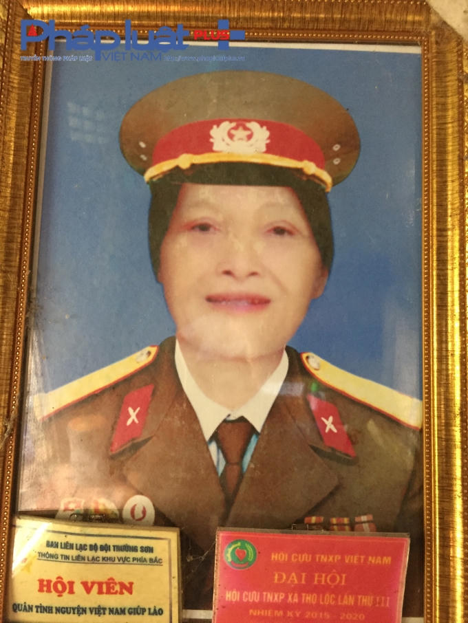 Hồi còn có sức trẻ, khỏe, bà luôn nhiệt nhiệt tình với phong trào cách mạng, không quản khó khăn bom rơi đạn lạc.