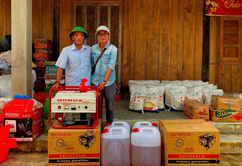 Tháng 10/2020, phóng viên PLVN là một trong những người đầu tiên vượt được rừng núi để cứu trợ 4 máy phát điện, xăng và nhu yếu phẩm cho xã Trường Sơn (huyện Quảng Ninh, Quảng Bình) khi đang bị cô lập và mất điện hoàn toàn.