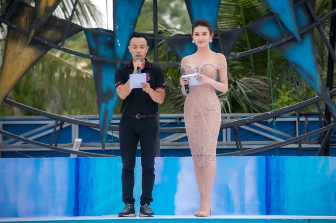 Á hậu 1 Hoa Hậu Việt Nam 2014 Huyền My đảm nhận vai trò dẫn dắt cuộc thi "Người đẹp biển" năm nay.