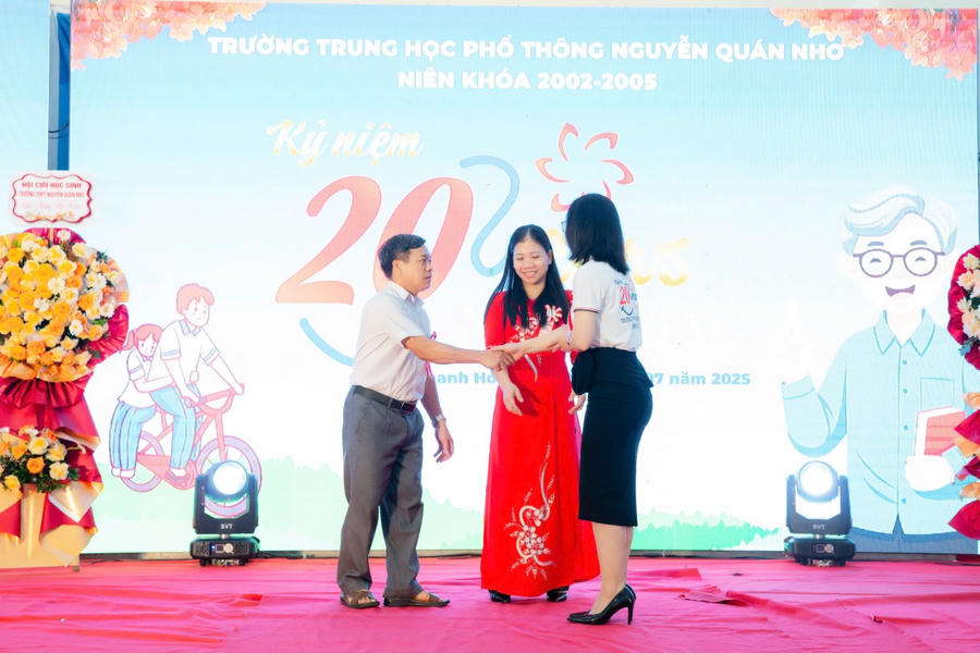 Tính cách và tâm huyết của một người thầy đã tạo nên một nhân cách đáng kính trong mắt các thế hệ học trò.