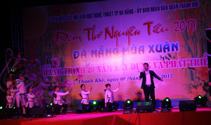 Đ&agrave; Nẵng: Thi ca s&oacute;ng đ&ocirc;i trong đ&ecirc;m Thơ Nguy&ecirc;n ti&ecirc;u 2017