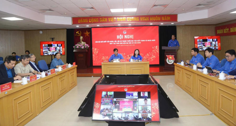 Hội nghị cán bộ chủ chốt của Đoàn, Hội, Đội và thanh thiếu nhi tiêu biểu trong và ngoài nước góp ý dự thảo văn kiện Đại hội XIV của Đảng tổ chức ngày 22/10, thu hút nhiều ý kiến đề xuất, kiến nghị. (Ảnh: TPO)
