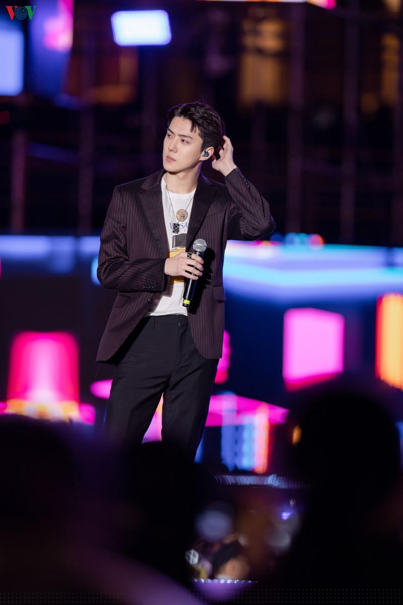 exo chanyeol doi non la, sehun chia se rat nho viet nam tai k-pop super concert hinh 19