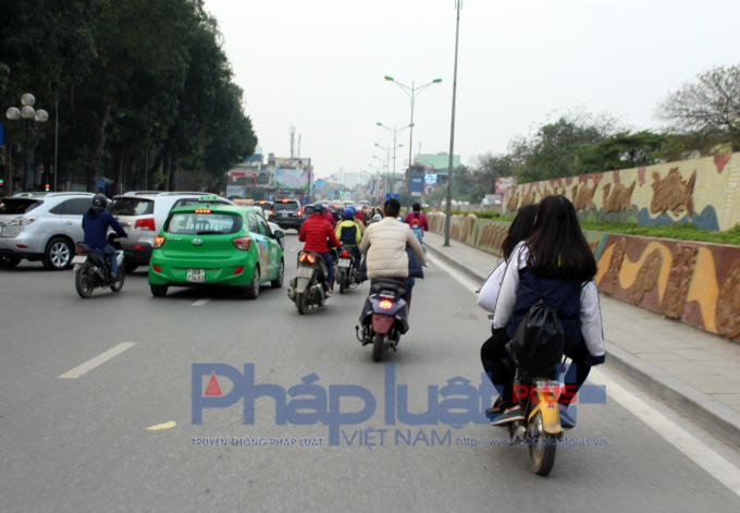 Nếu vi phạm giao thông, học sinh sẽ bị xử lý về hạnh kiểm, kỷ luật theo quy định. (Ảnh: Đức Biên)