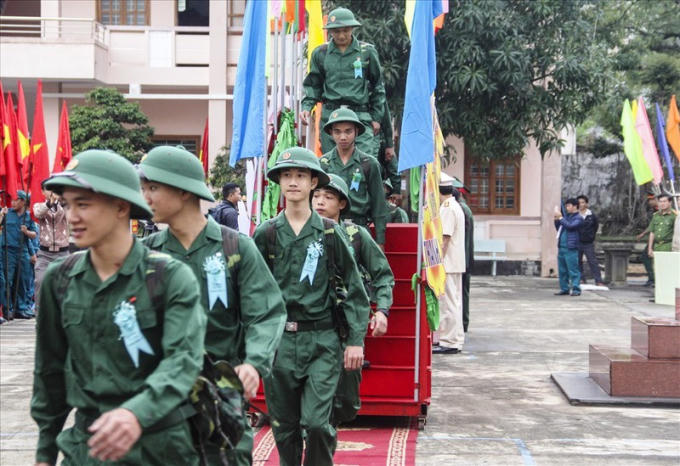 Hai anh em sinh đôi Quốc Bảo, Quốc Hưng hăng hái tình nguyện lên đường nhập ngũ.